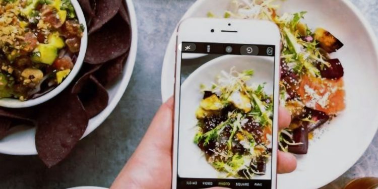 “Nutrição sob influência: como as redes sociais estão moldando (e distorcendo) a alimentação dos jovens”