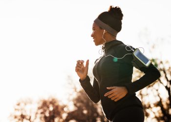 Como evitar lesões ao praticar exercícios físicos no frio?