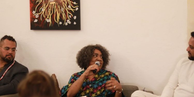 Nilza Valeria lança coletânea de contos “A Casa da Rita” em turnê literária pelo Brasil