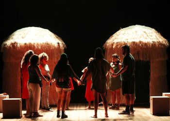De Pindorama a Sulacap: peça “Karaíba” leva público infantojuvenil a revisitar a história indígena