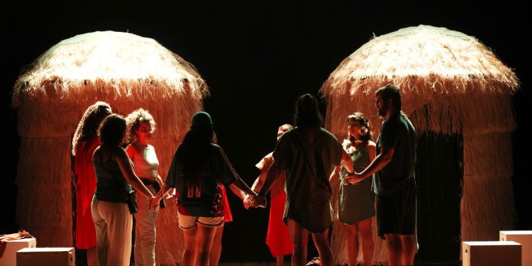 De Pindorama a Sulacap: peça “Karaíba” leva público infantojuvenil a revisitar a história indígena