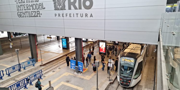 Motiva e VLT Carioca levam programação da Flup, com Lázaro Ramos e Itamar Vieira Júnior, ao Terminal Gentileza, nesta segunda (24)
