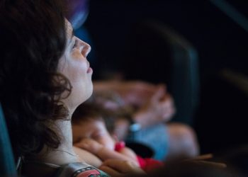 Bangu Shopping recebe sessão CineMaterna com exibição de “Cara de Um, Focinho de Outro”