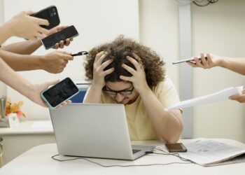 Setembro Amarelo nas empresas: 94,5% dos profissionais percebem medo de retaliação ao denunciar assédio